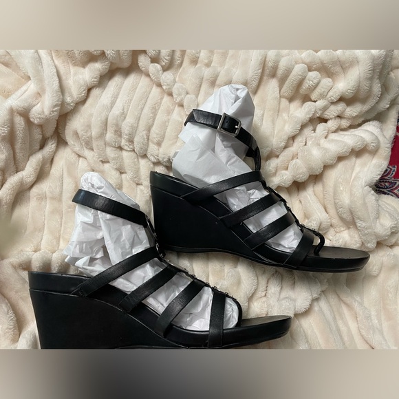 BCB Girls Dressy Black Shoes, size 8. - Picture 9 of 11